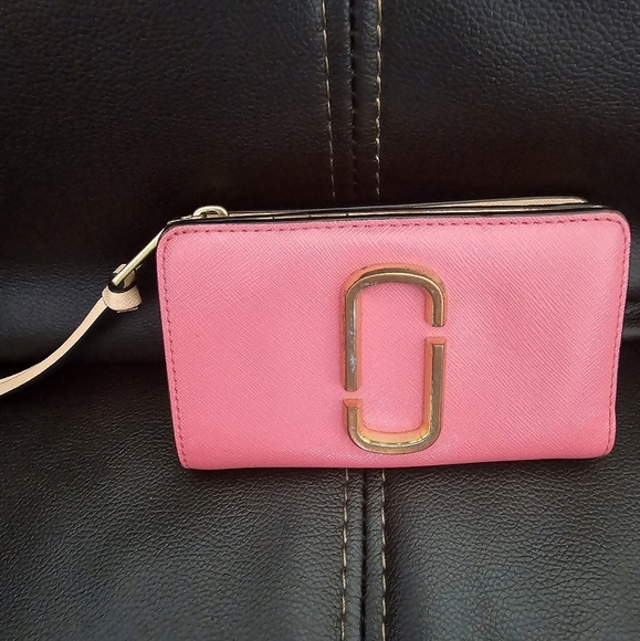 Marc Jacobs Handbags - Marc jacobs Snapshot Wallet
